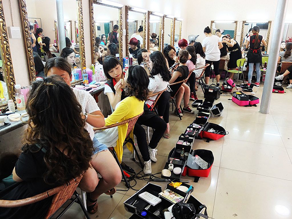 安陽化妝培訓(xùn)學(xué)員工作照