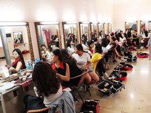 安陽(yáng)化妝培訓(xùn)學(xué)員工作照